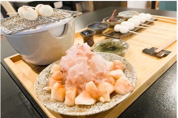 白玉だんご＆ミニ桃のかき氷の画像